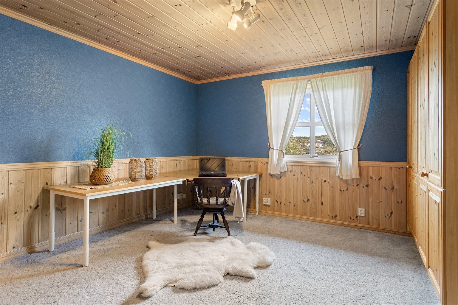 Soverom 4 med garderobeskap