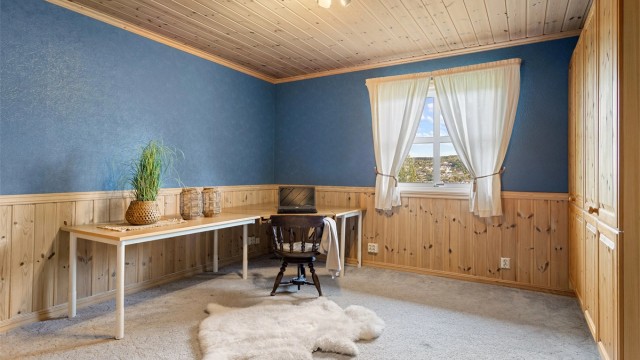 Soverom 4 med garderobeskap