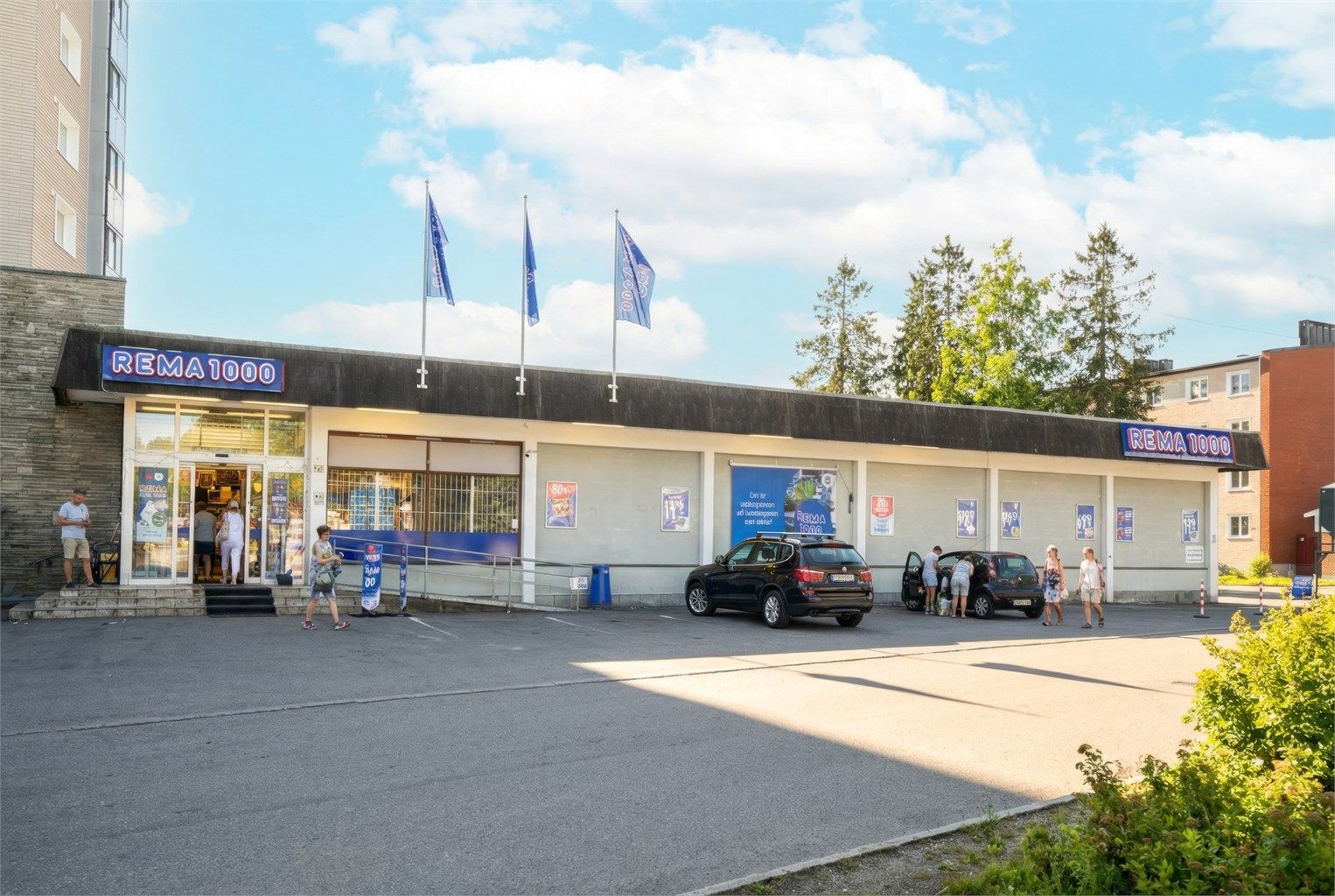 Rema 100 ligger få minutter unna til fots.