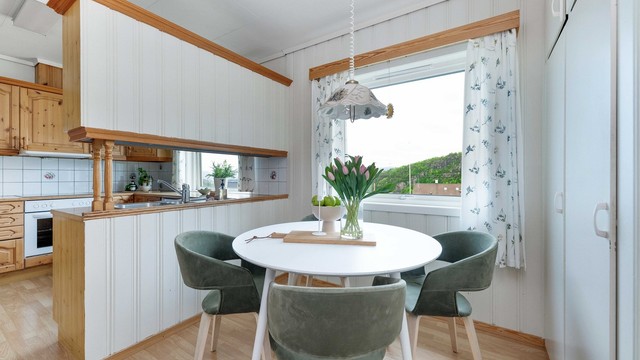 Koselig spiseplass i tilknytning til kjøkkenet - Et hyggelig samlingspunkt