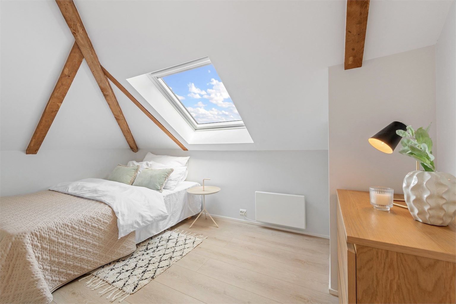 Det ene soverommet egner seg godt som barnerom, gjesterom eller kontor.