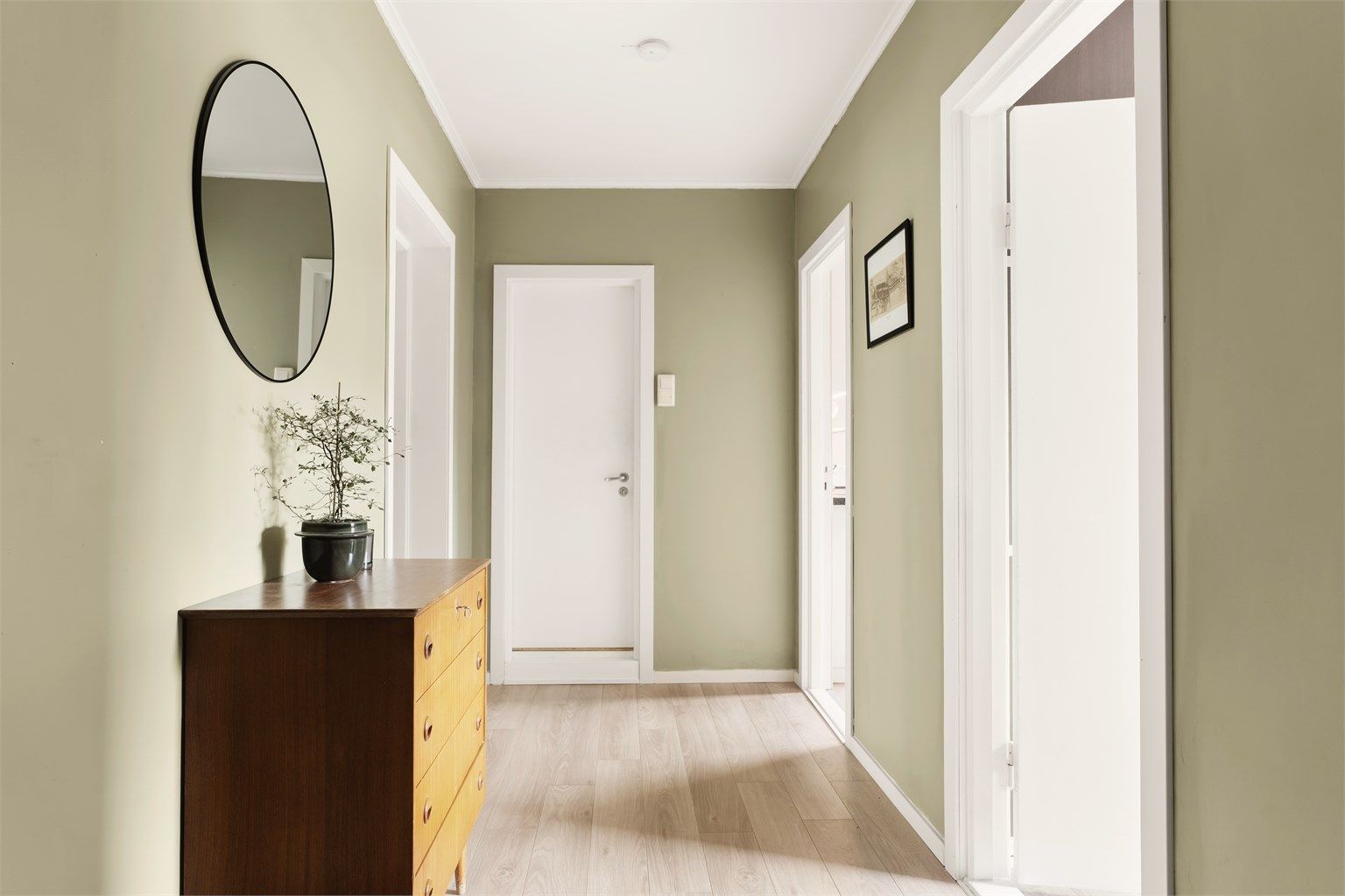 Velkommen til 2-roms toppleilighet i 4, etasje i Vetlandsveien 63B!
