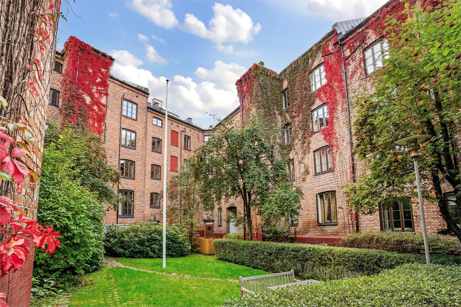 Leiligheten ligger fint til i Populære Graabein borettslag.