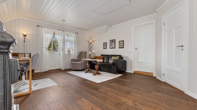 Fra loftstuen er det tilkomst til kaldtloft via takluke