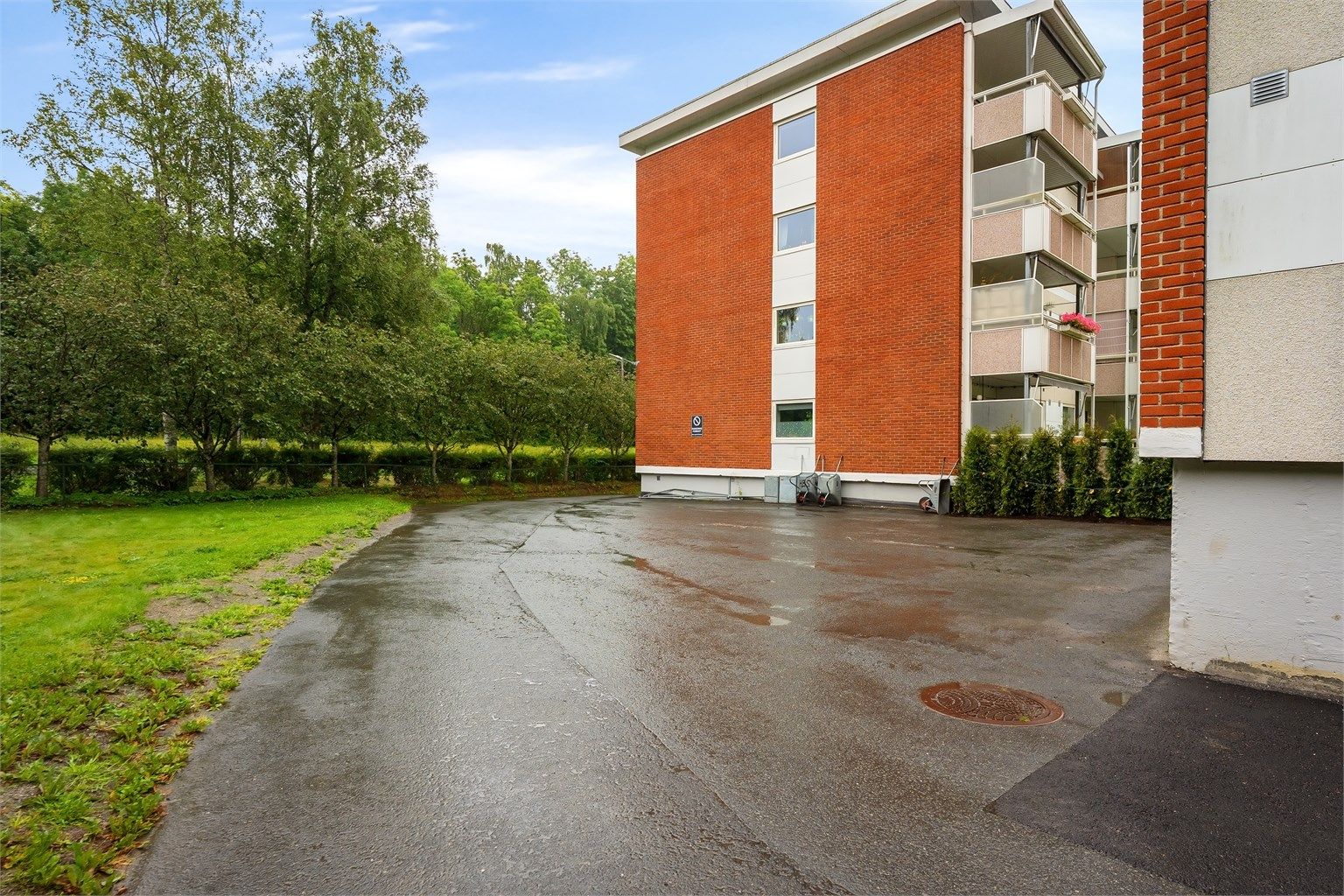 Området er barnevennlig med gangavstand til både barnehager og skoler.