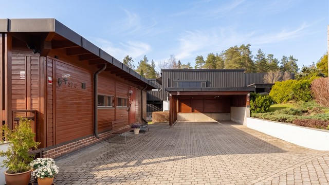 Frittstående carport på 24 m2 med mulighet for installasjon av el-lader.
