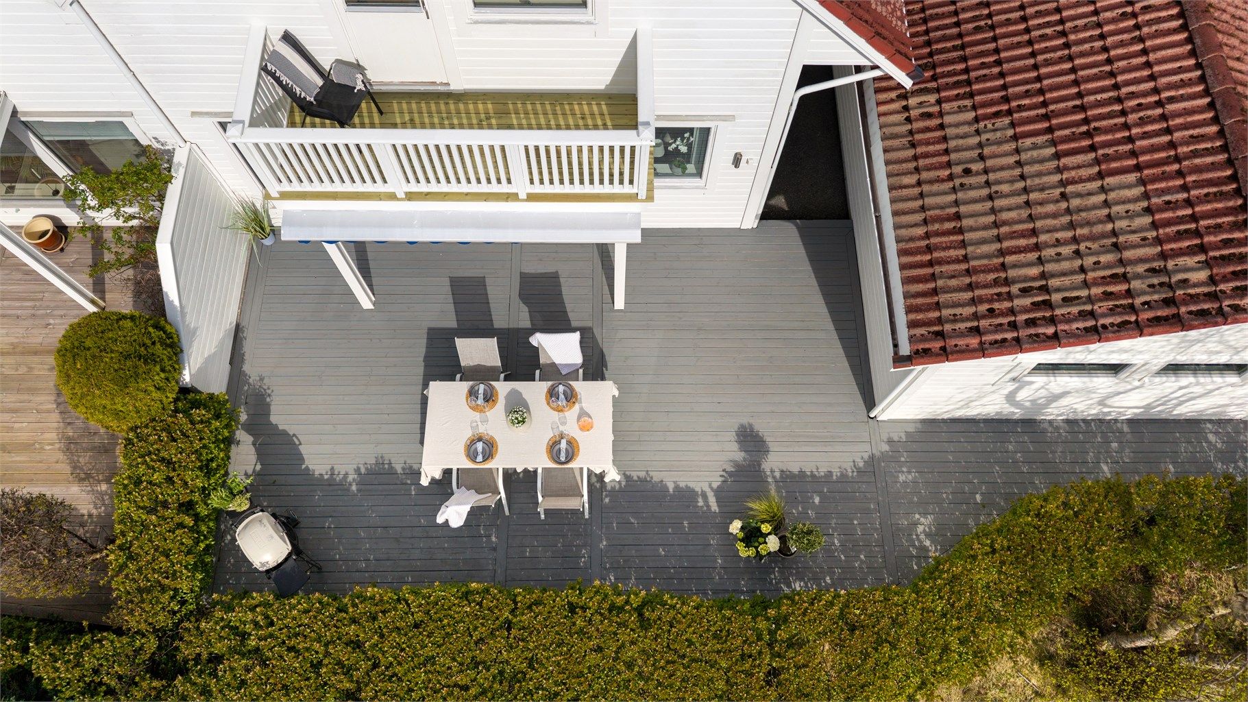 Dronebilde av uteområdet mot syd sett fra fugleperspektiv