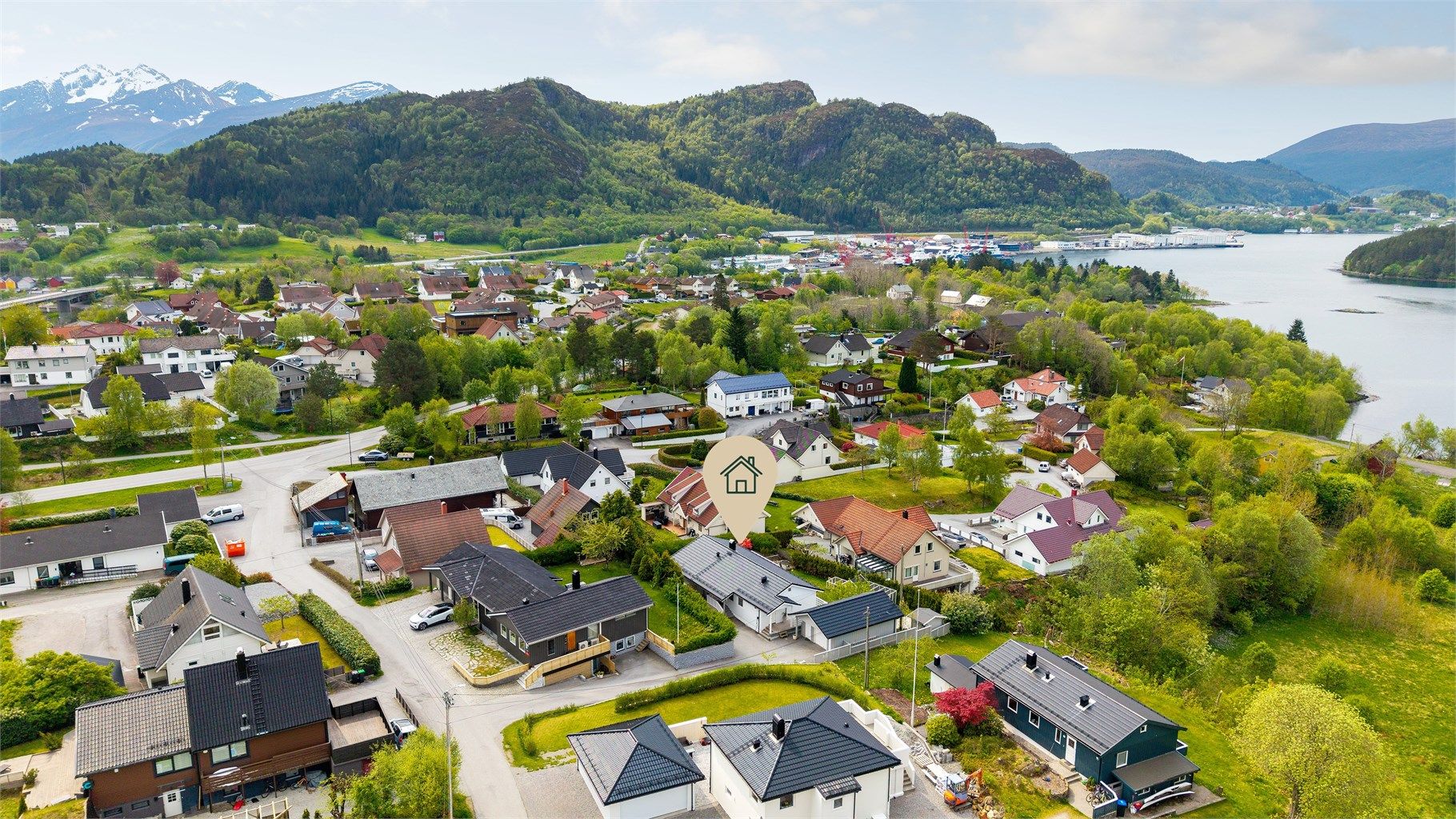 Dronebilde over nærområde tatt fra nord
