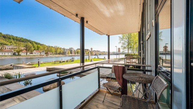 Velkommen til Grønland 46! Flott studioleilighet med 2 etasjer i første rekke langs elva. Foto: Haiman Askari/Knipzet AS
