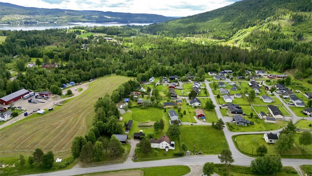 Eiendommen har en god beliggenhet i Hurdal.