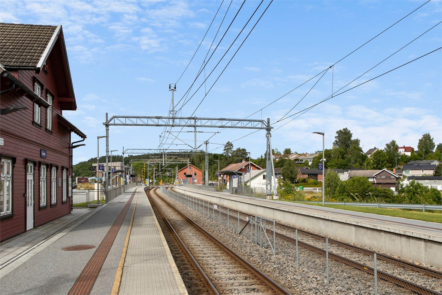 Tomter stasjon ligger ca. 600 meter fra leiligheten.