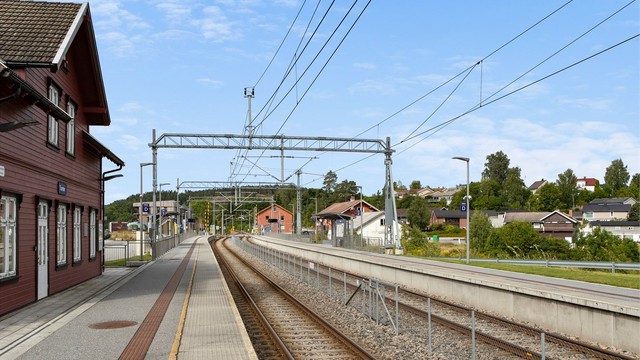 Tomter stasjon ligger ca. 600 meter fra leiligheten.