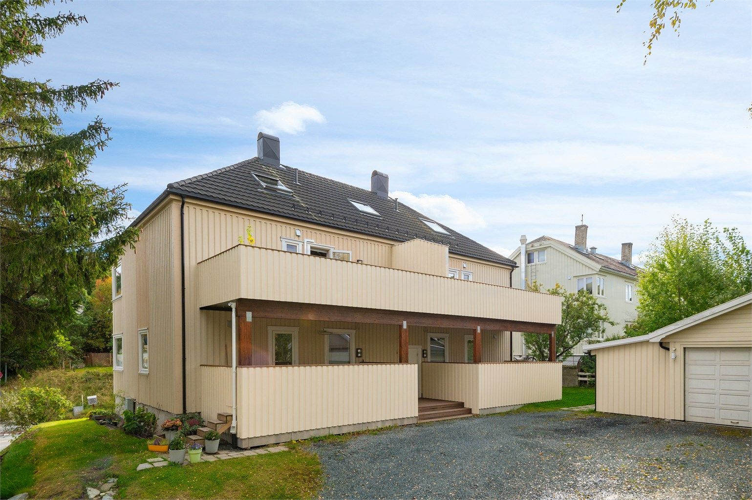 Velkommen til Stadsing Dahls gate 36 - og denne moderne 3-roms eierleiligheten beliggende i et sentrumsnært og tilbaketrukket område på Møllenberg/Rosenborg!