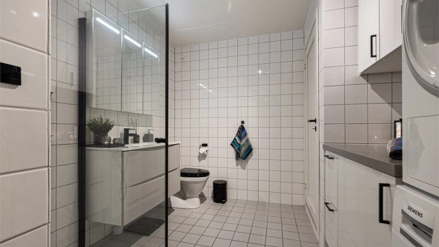 For ekstra komfort er det varmekabler i gulvet.