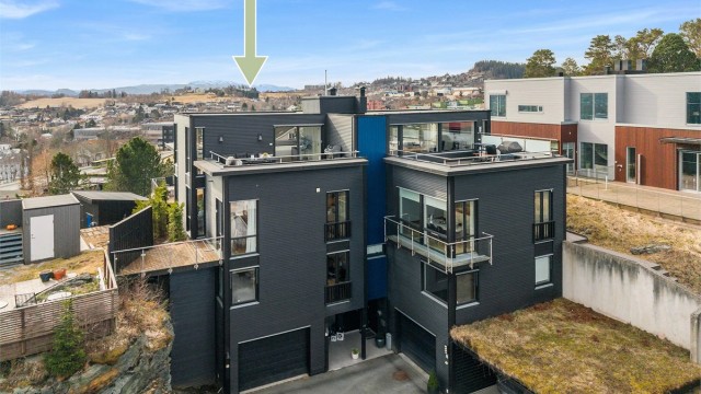 Velkommen til Cicilieveien 3C – en moderne og innholdsrike boligen med attraktiv beliggenhet på Sverresborg/Utsikten, høyt og fritt med flott utsikt.