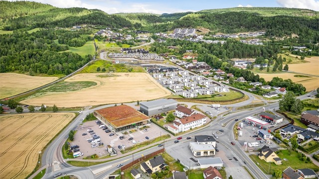 Nærhet til stor Kiwi butikk og padelhall