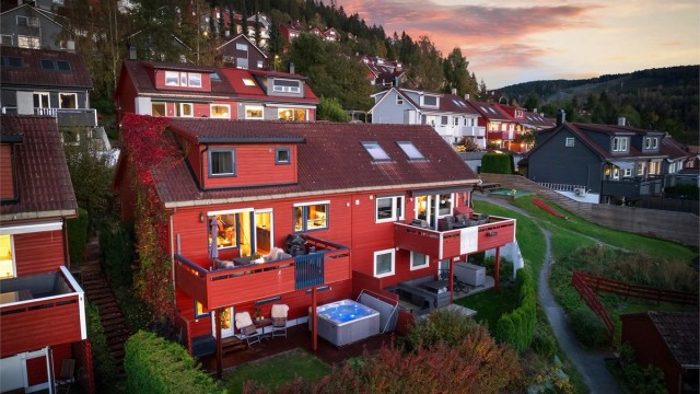 Attraktiv familiebolig med takopplett og innholdsrik, familievennlig planløsning