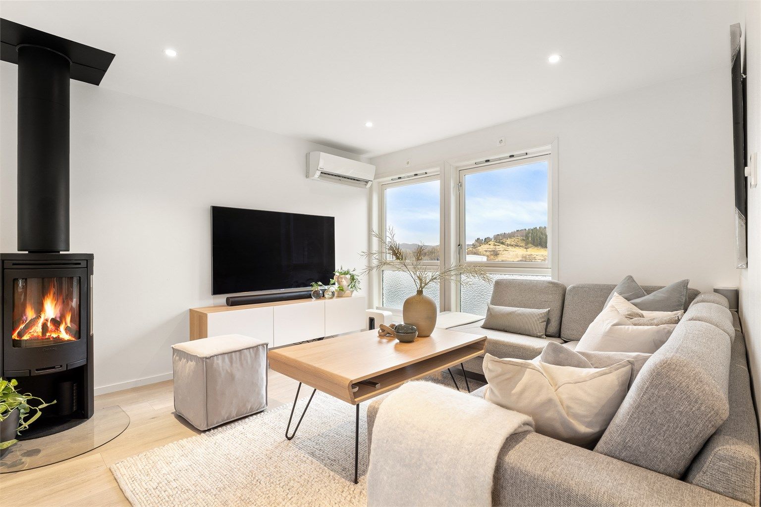 I stuen er det installert varmepumpe som sørger for et godt inneklima.