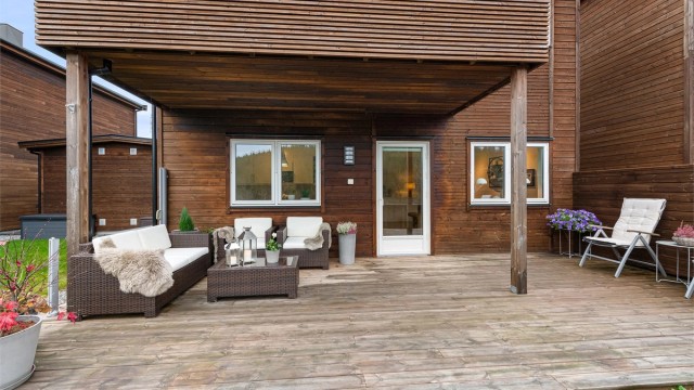 Aksla IL sitt kunstgressanlegg i Ratvika ligger ca. 11 minutters gange unna