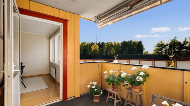 Markise til solskjerming på balkongen