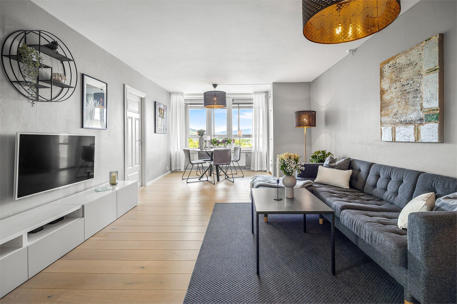 Pen og innbydende 4-roms leilighet i 8. etasje. Fotograf: Stine Prøitz Jørgensen. 