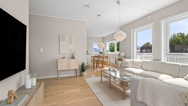 Boligen har balansert ventilasjon som sikrer et sunt og behagelig inneklima.