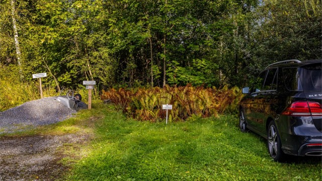 Parkering en kort gåtur fra hytta.