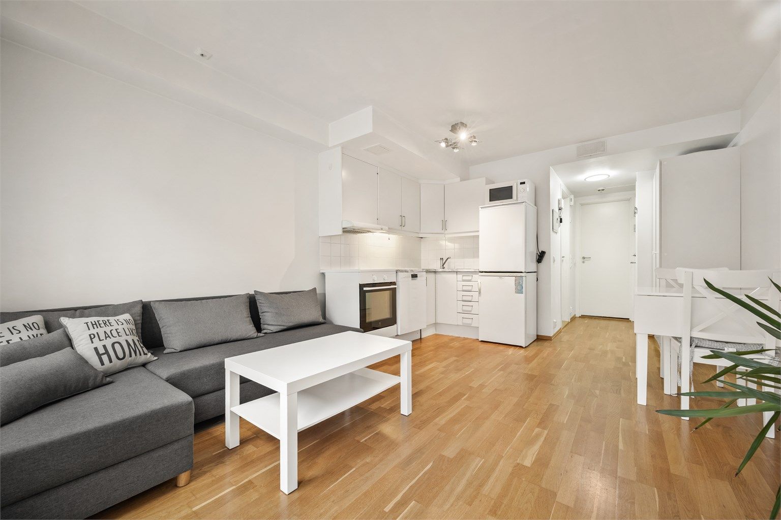 Åpen løsning mellom stue og kjøkken