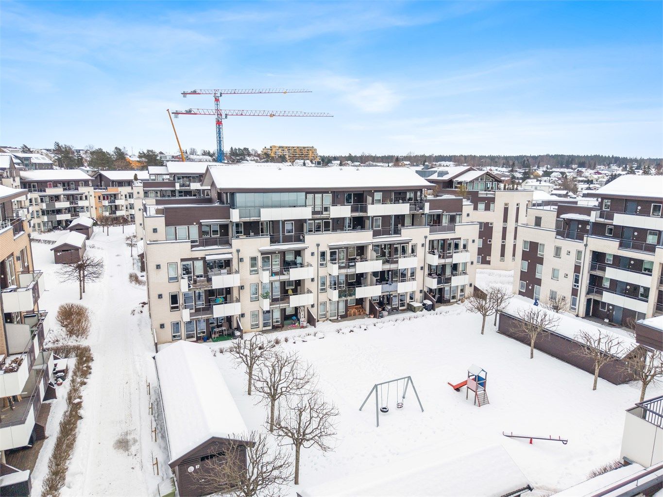 Eiendommen ligger sentralt på jessheim med gangavstand til buss, tog og alt jessheim har å by på
