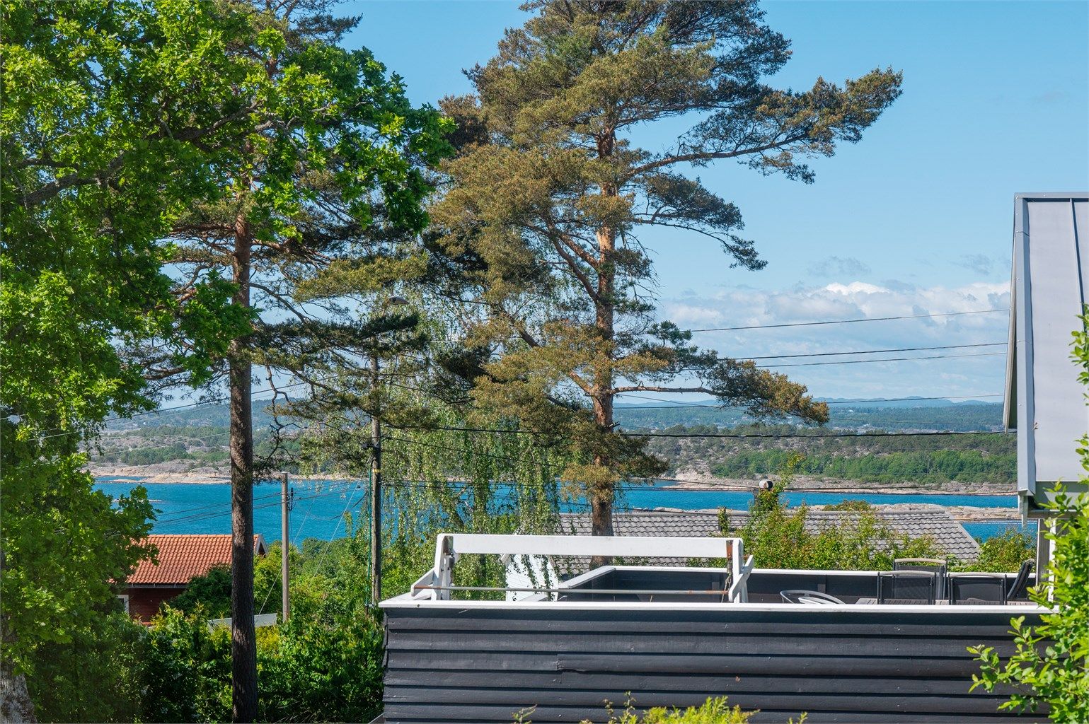 Eiendommen ligger i attraktive Presteåsen og dermed på Tjømes vestside