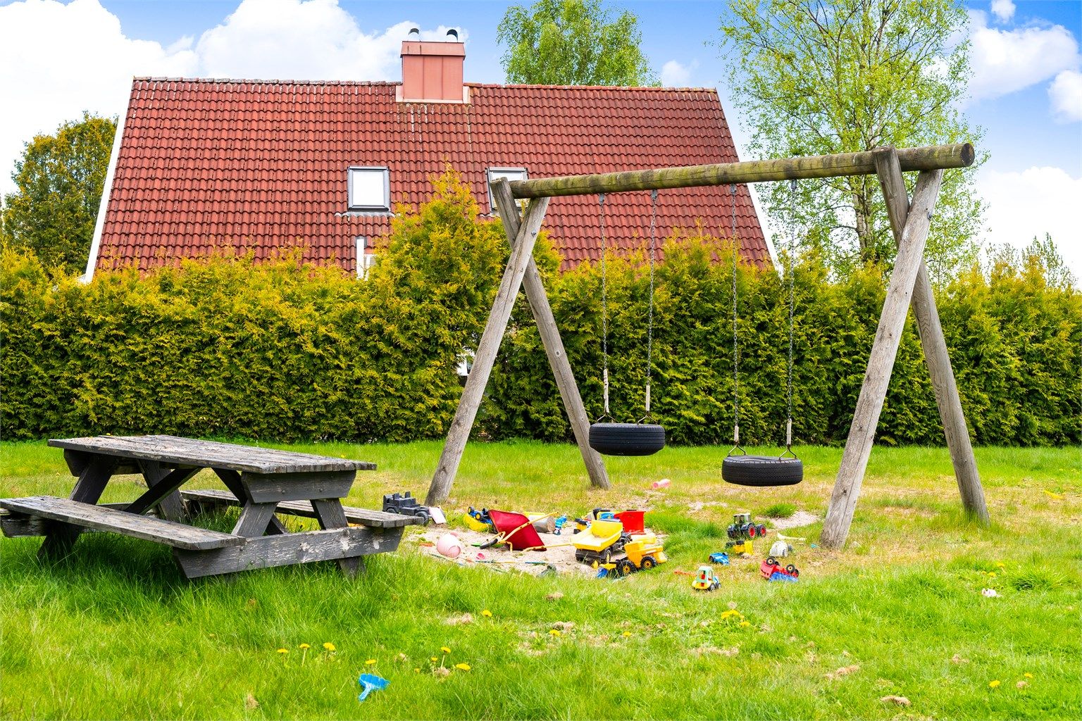 Felles lekeplass i et stille og rolig nabolag.