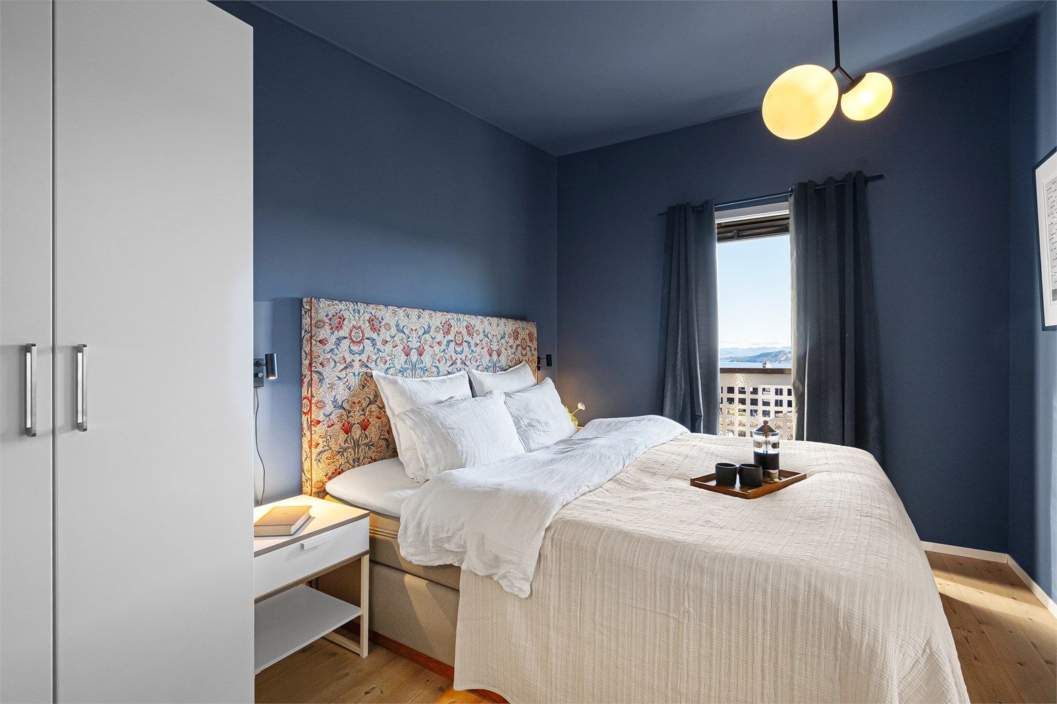 Hovedsoverom med god garderobeløsning.