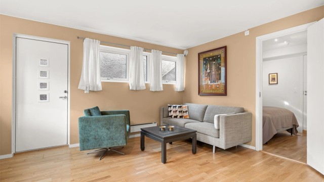 Fra stuen er det inngang til soverommet.