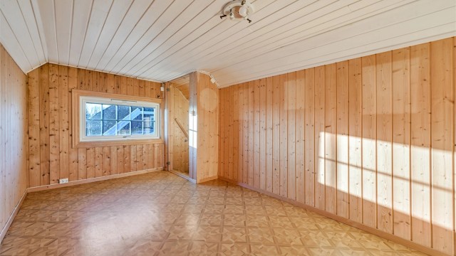 Loftsetasje på garasjen.