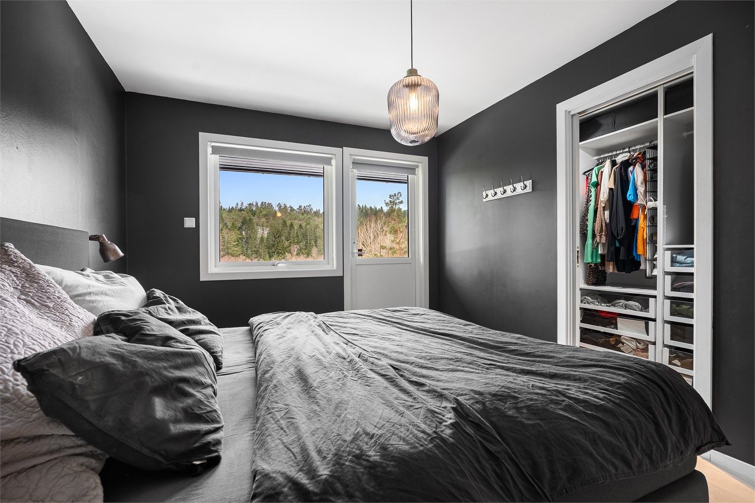 1.etg - Master med walk-in, eget bad og balkongdør ut mot terrasse