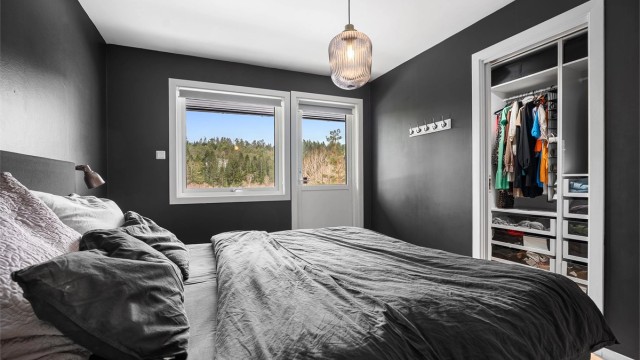 1.etg - Master med walk-in, eget bad og balkongdør ut mot terrasse
