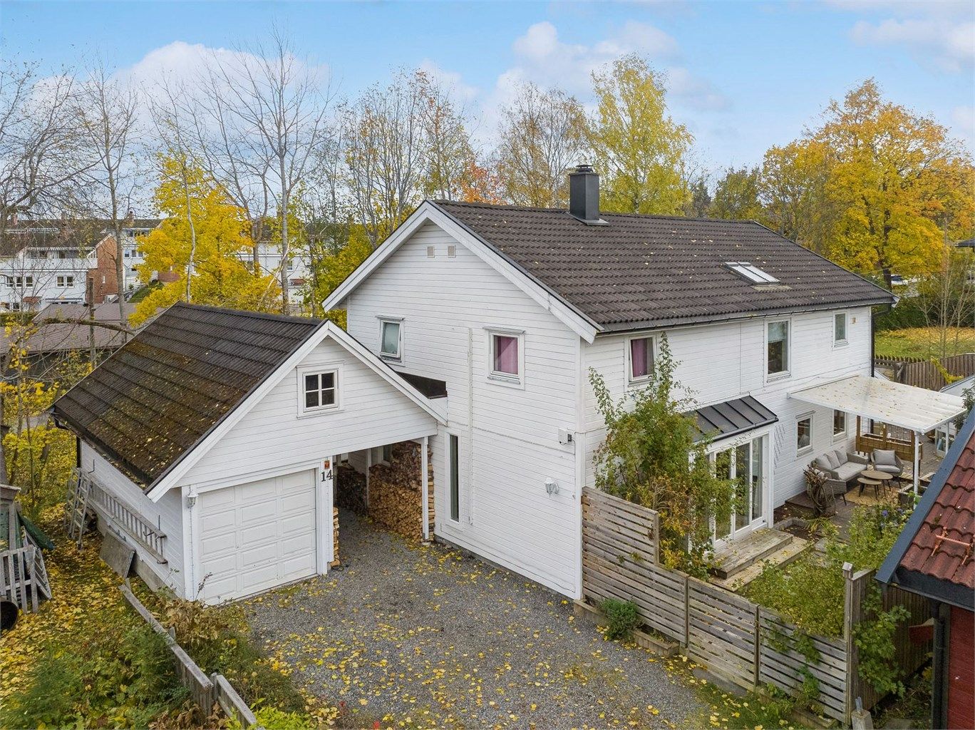 Velkommen til Fjeldhøikroken 14, en meget innholdsrik enebolig liggende i et attraktivt boligområde på Ellingsrud Vest!