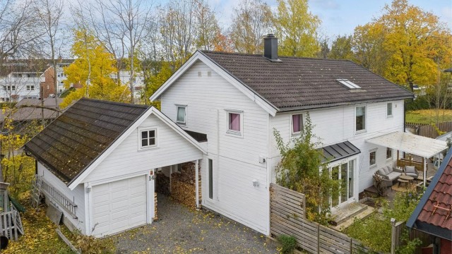 Velkommen til Fjeldhøikroken 14, en meget innholdsrik enebolig liggende i et attraktivt boligområde på Ellingsrud Vest!