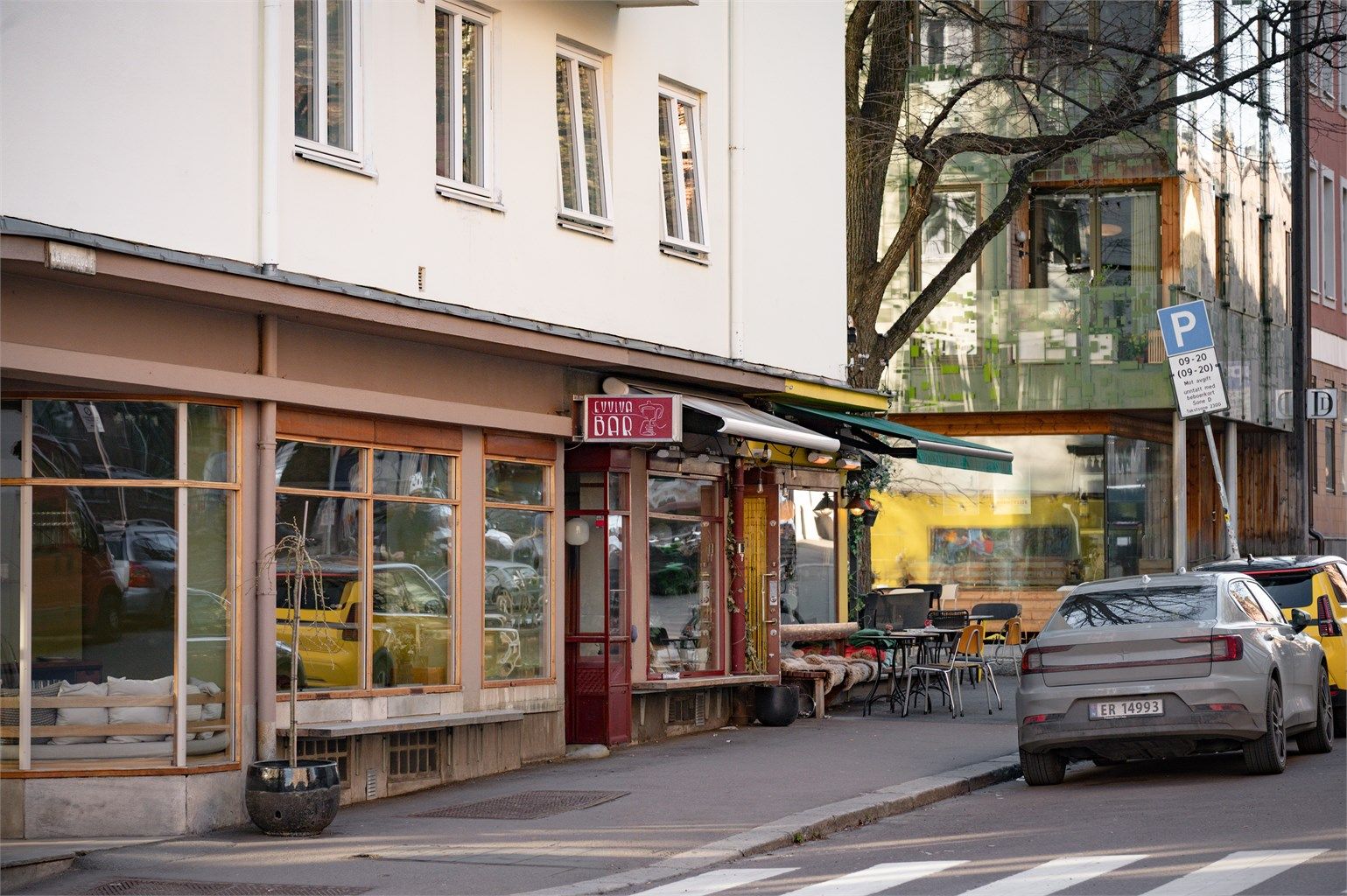 I nabolaget finner du populære steder som Art bar og Kaffe Lykke, kun et steinkast unna.