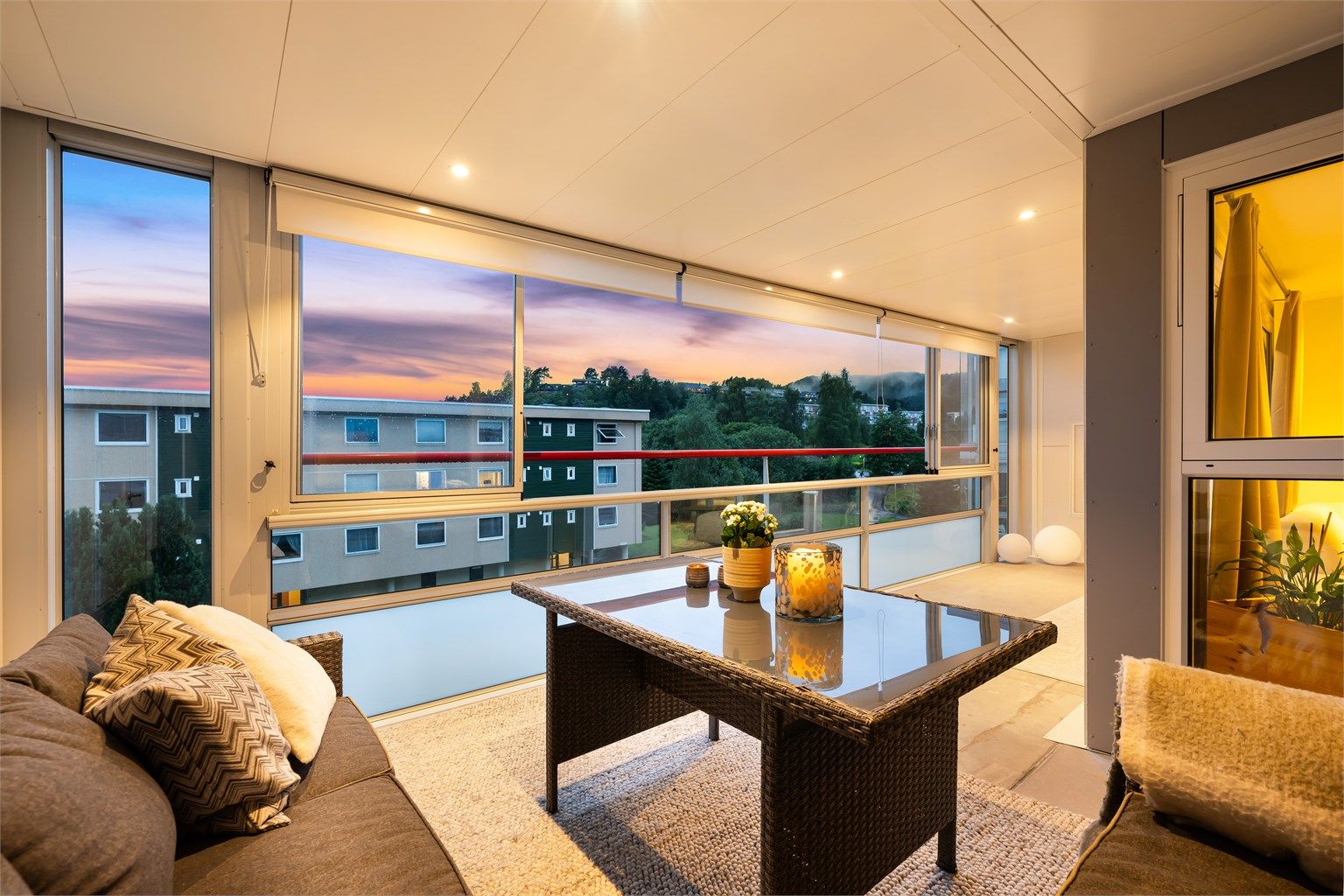 Velkommen til Nebbestølen 41! Her har vi for salg en flott 3- roms med innglasset balkong på hele 19 kvm.