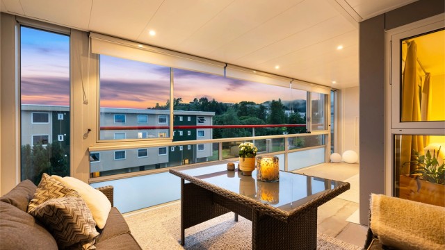 Velkommen til Nebbestølen 41! Her har vi for salg en flott 3- roms med innglasset balkong på hele 19 kvm.