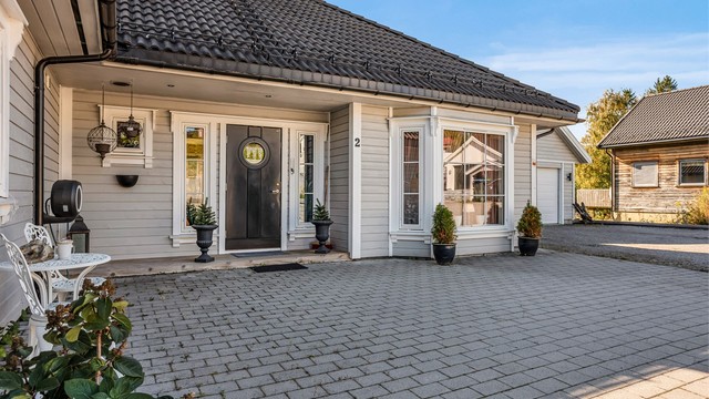 Harestien 2 er en familievennlig enebolig fra 2005 med alt på ett plan.