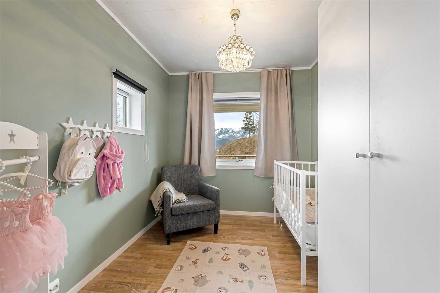 Soverom nr. 2 mot syd er byggemeldt som bod (ikke bruksendret og godkjent).