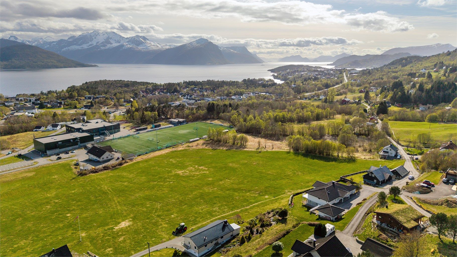 Med Emblem skule i gangavstand er hverdagslogistikken for barnefamilier enkel.