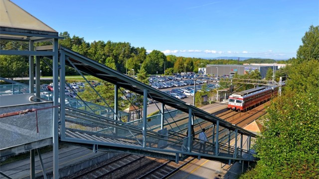 Gangavstand til Rosenholm togstasjon (med Oslo-takst) - innfartsparkering - forøvrig også tog fra Kolbotn sentrum