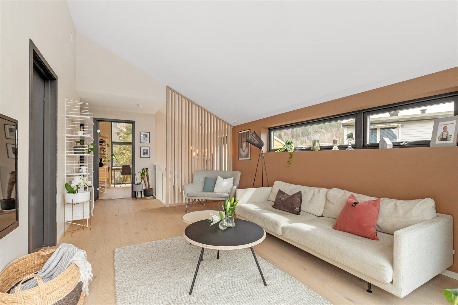 Lys og romslig loftstue. Hele etasjen har gulvvarme