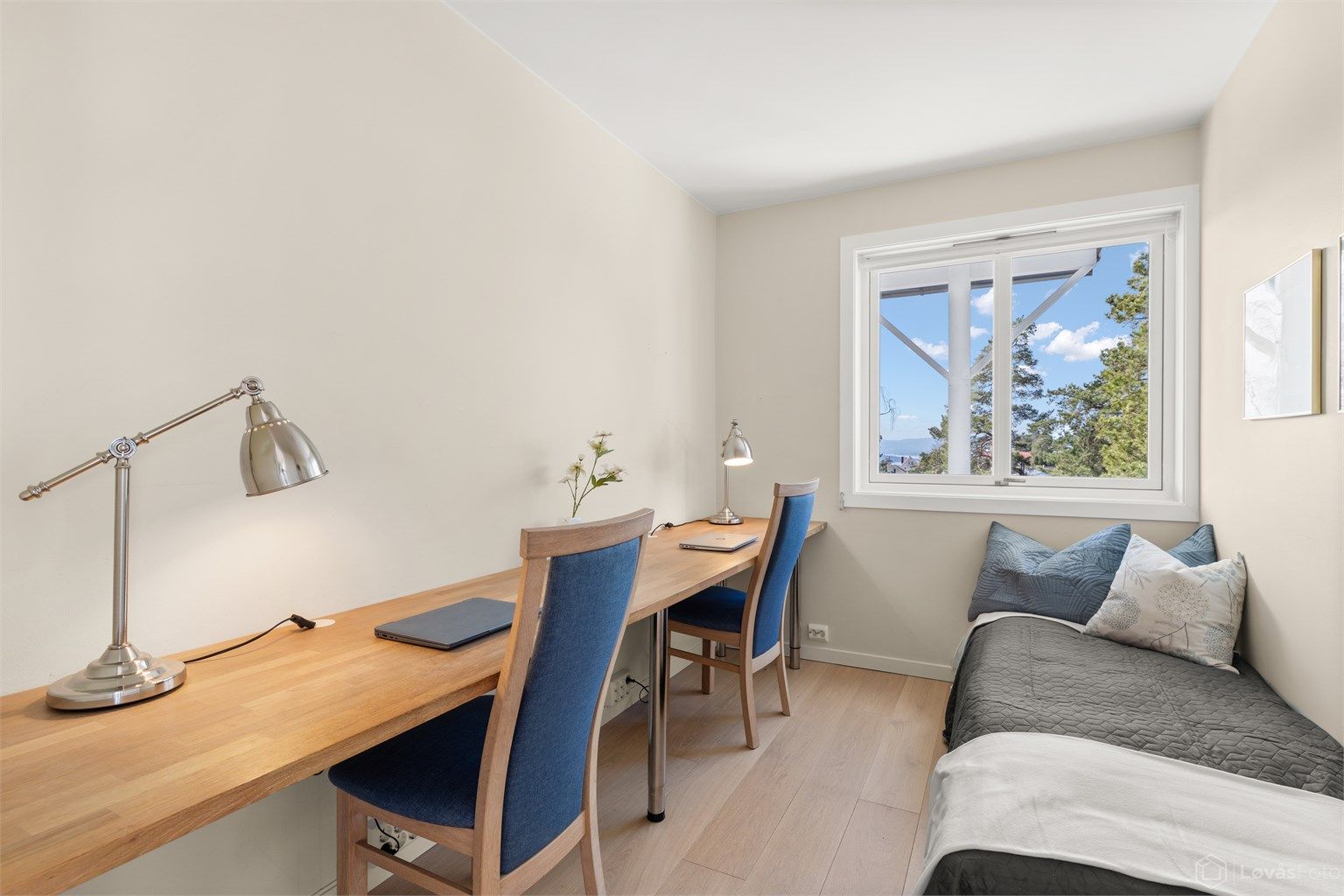 Det andre soverommet egner seg godt som barnerom, gjesterom eller kontor.