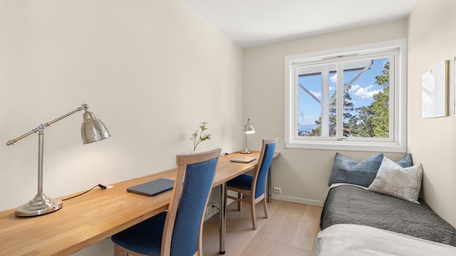 Det andre soverommet egner seg godt som barnerom, gjesterom eller kontor.