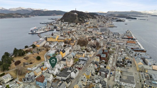 Dronebilde over boligområdet på Aspøya tatt fra vest mot bysentrum Foto: Diakrit (Krisztian Sere)