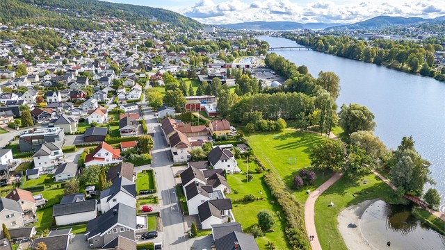 Gode bussforbindelser med holdeplass innen kort gangavstand.